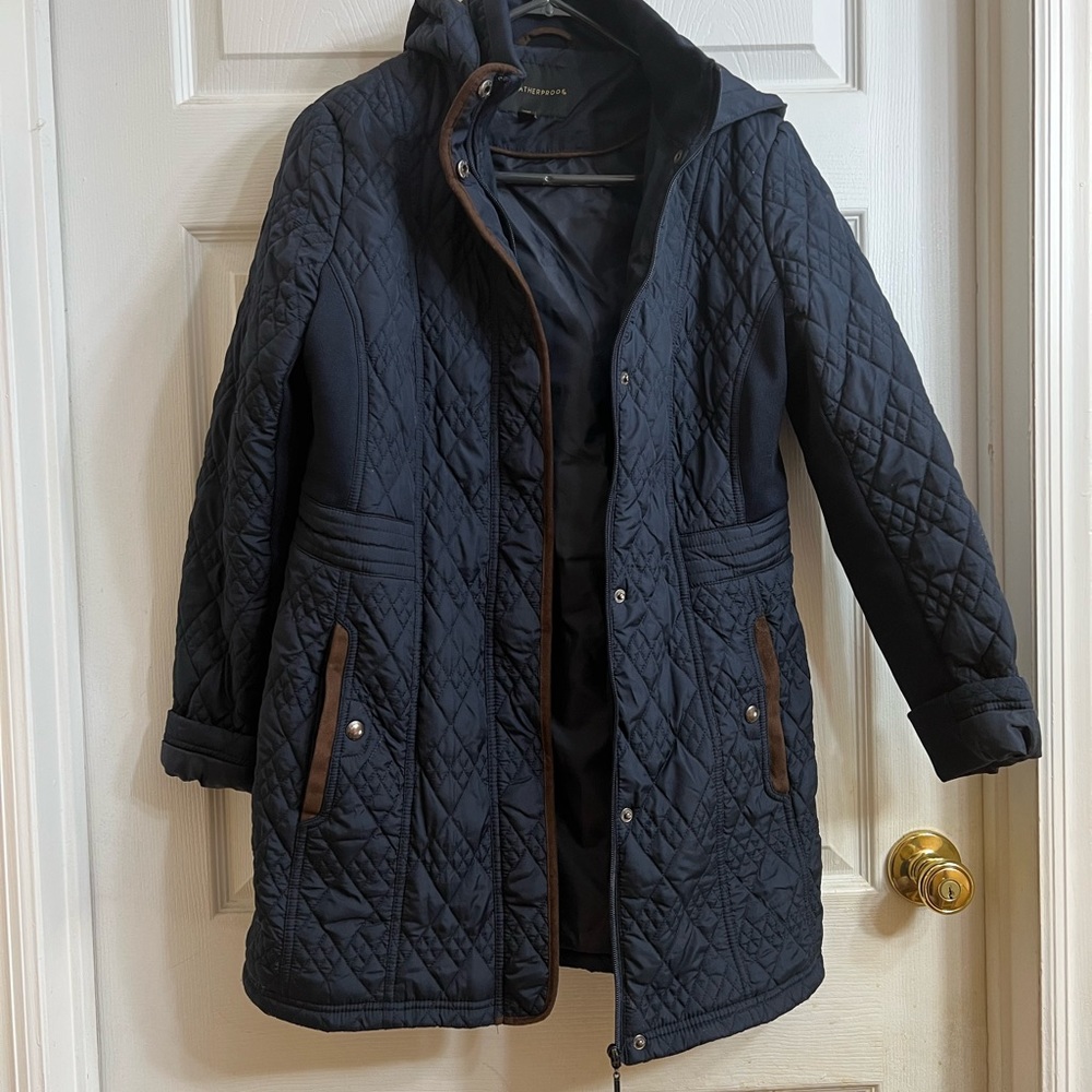 Weatherproof Pleated raincoat